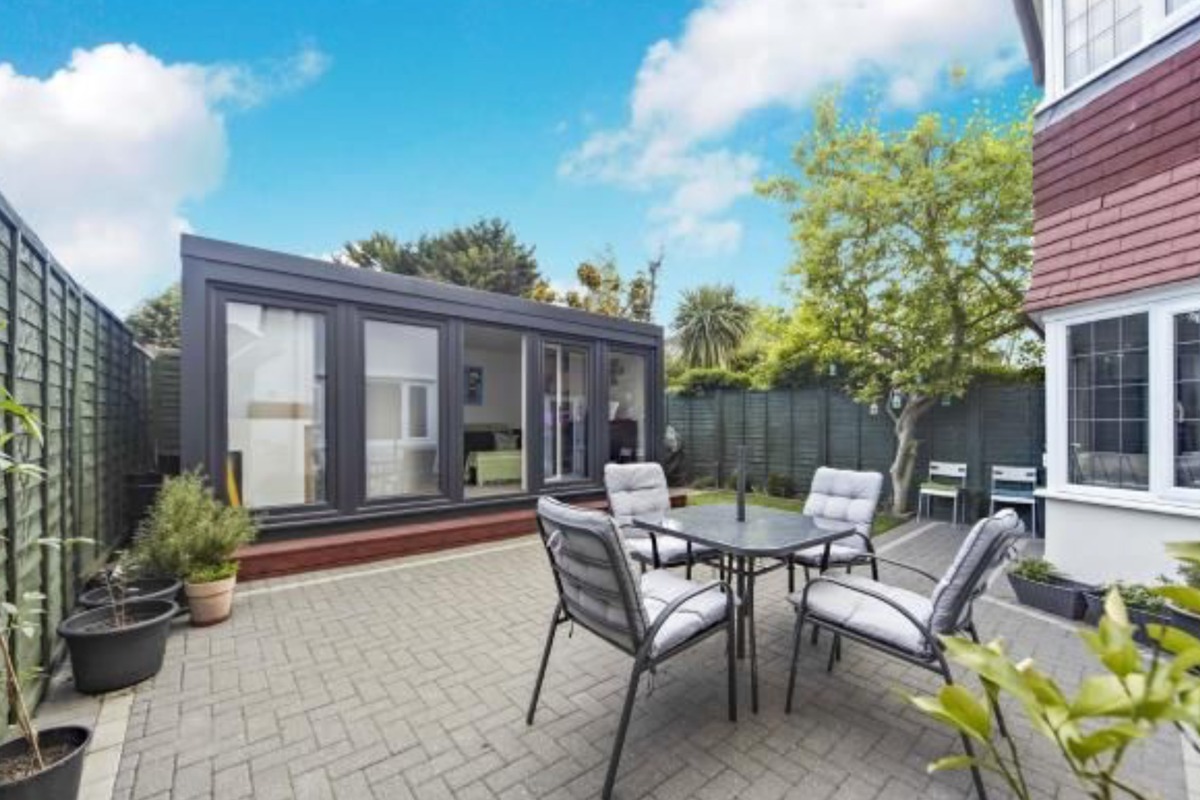outdoor-entertaining-1200x800